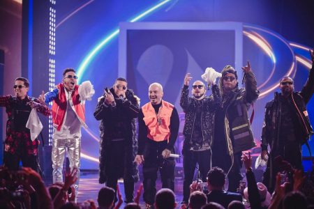 Premio Lo Nuestro de Univision Hace Historia Musical con Sensacionales Estrenos en Vivo, Electrizantes Remezclas y Momentos Emocionantes